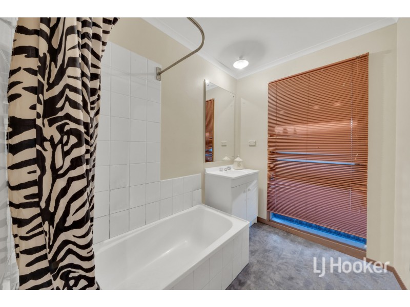 11 Isaac Edey Place, Hampton Park VIC 3976