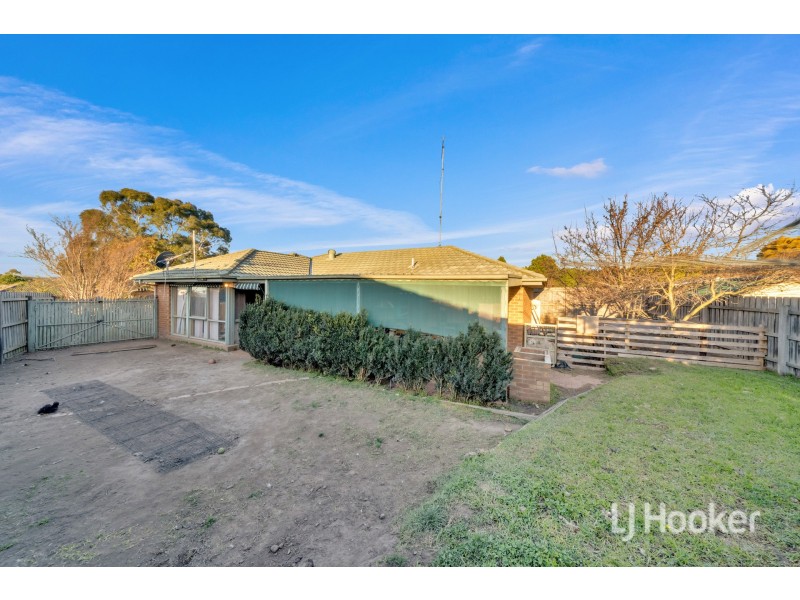 11 Isaac Edey Place, Hampton Park VIC 3976