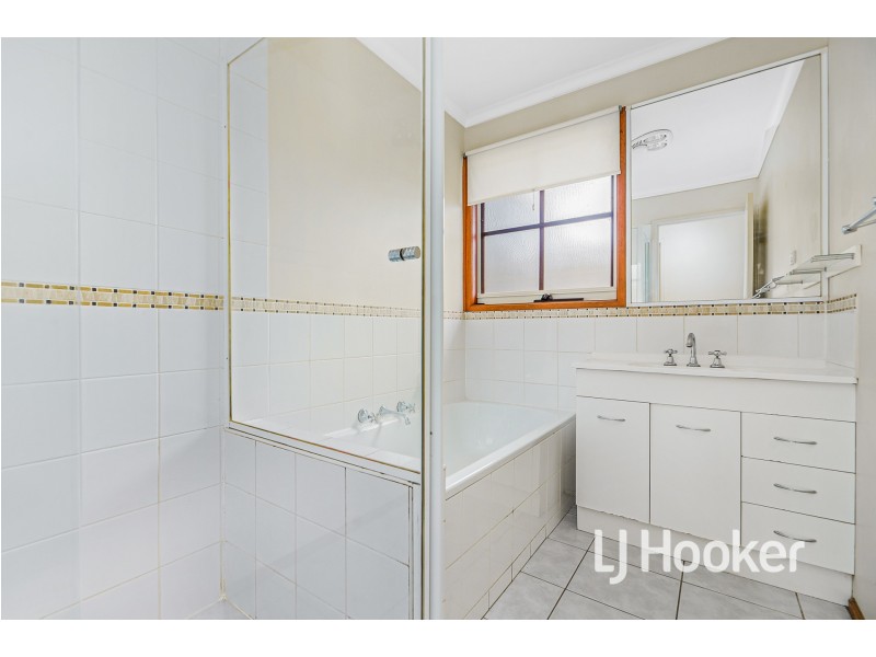 31 Woodlands Crescent, Narre Warren VIC 3805