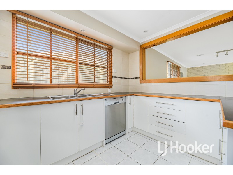 31 Woodlands Crescent, Narre Warren VIC 3805