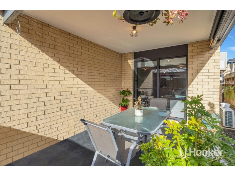 15 Cartwright Grove, Cranbourne East VIC 3977