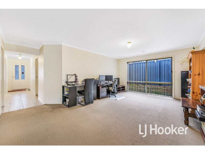 12 Sienna Way, Pakenham VIC 3810