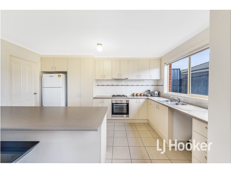 12 Sienna Way, Pakenham VIC 3810
