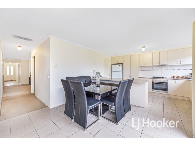 12 Sienna Way, Pakenham VIC 3810