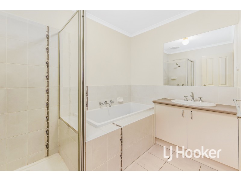 12 Sienna Way, Pakenham VIC 3810