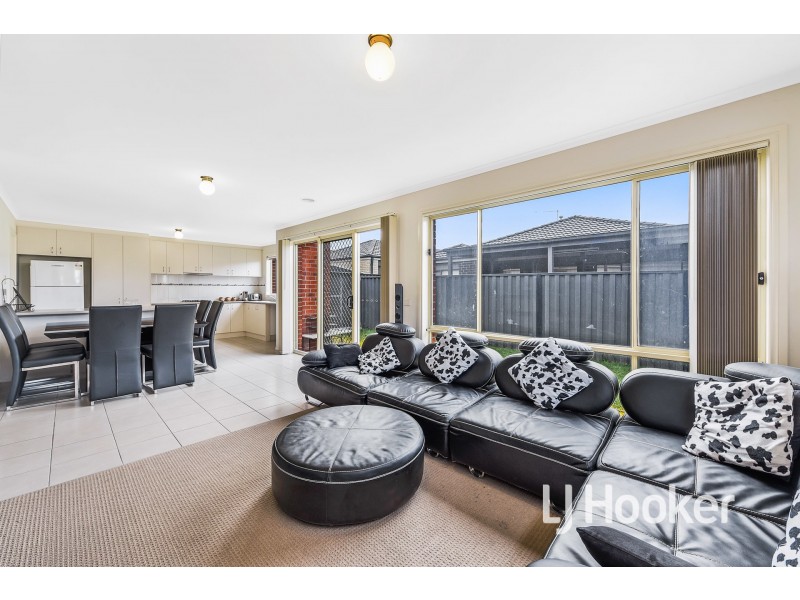 12 Sienna Way, Pakenham VIC 3810