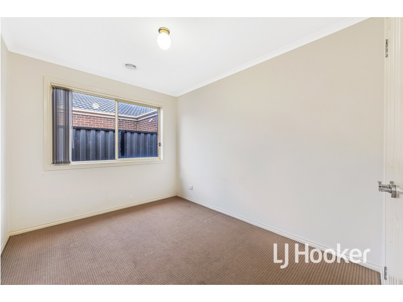 12 Sienna Way, Pakenham VIC 3810