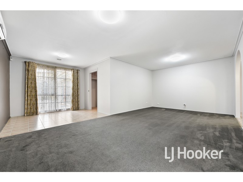 133 Oaktree Drive, Hampton Park VIC 3976