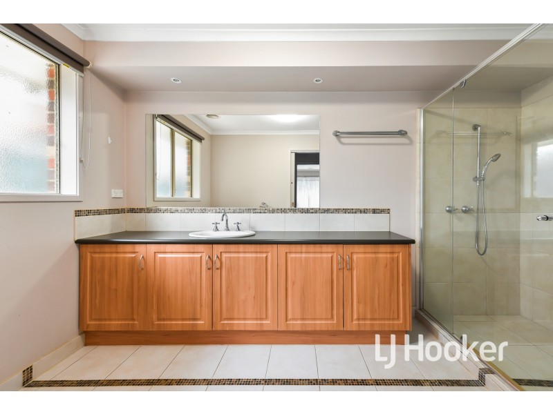 133 Oaktree Drive, Hampton Park VIC 3976