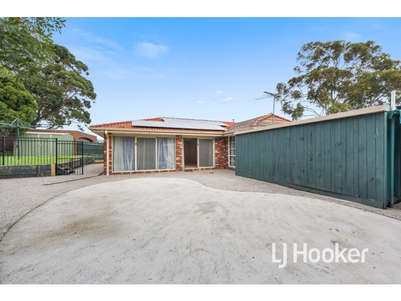 133 Oaktree Drive, Hampton Park VIC 3976