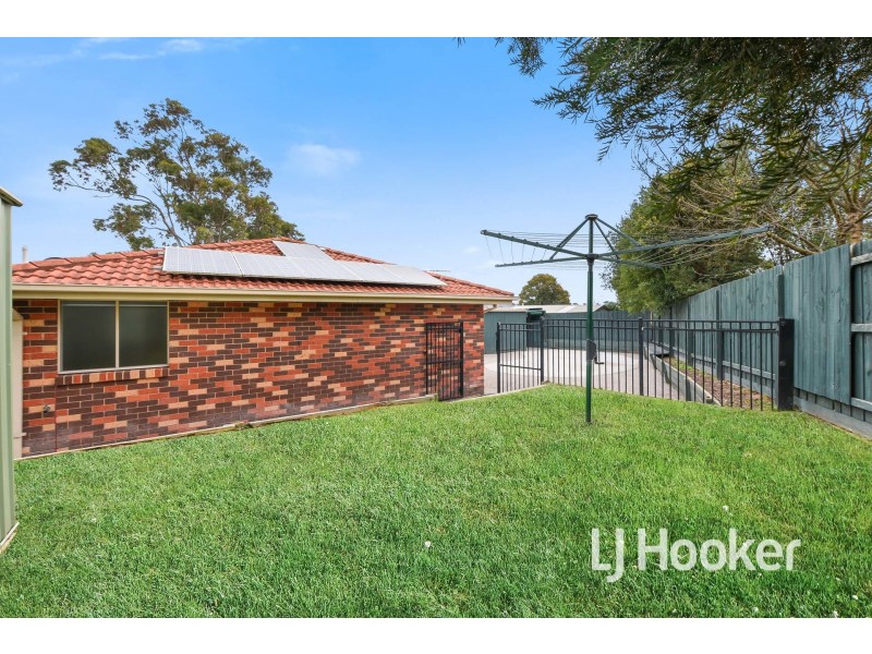 133 Oaktree Drive, Hampton Park VIC 3976