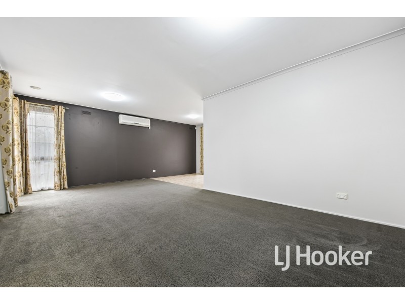 133 Oaktree Drive, Hampton Park VIC 3976