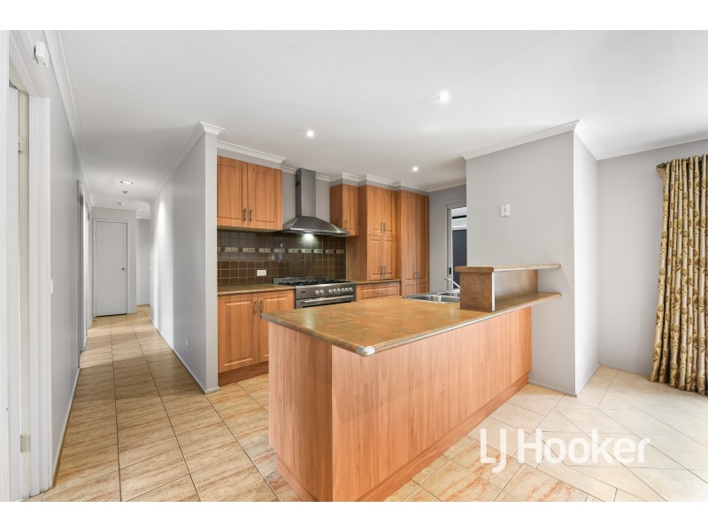 133 Oaktree Drive, Hampton Park VIC 3976