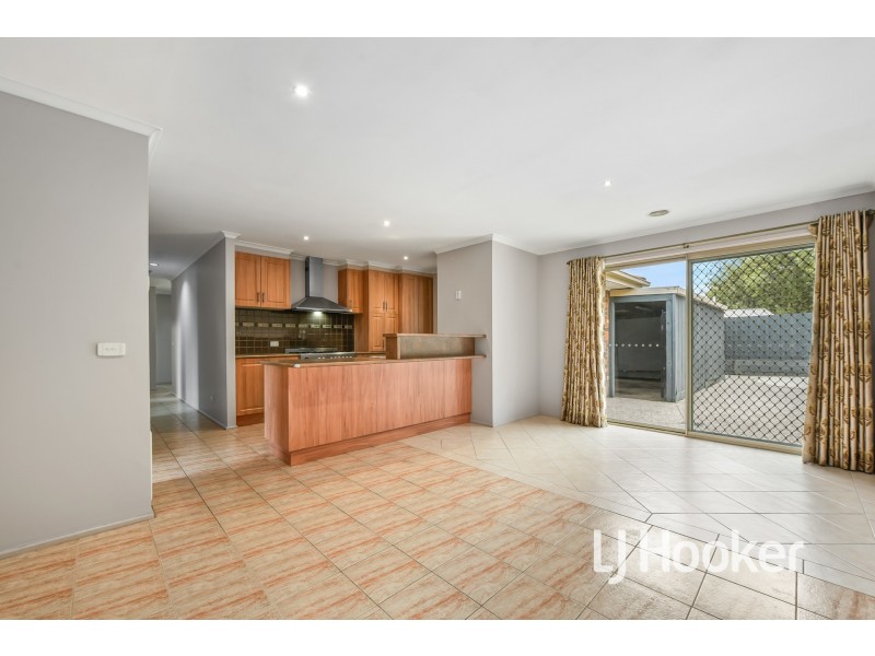 133 Oaktree Drive, Hampton Park VIC 3976