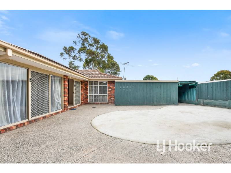 133 Oaktree Drive, Hampton Park VIC 3976