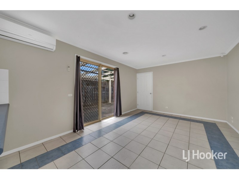 90 Oaktree Drive, Hampton Park VIC 3976