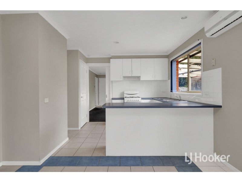 90 Oaktree Drive, Hampton Park VIC 3976