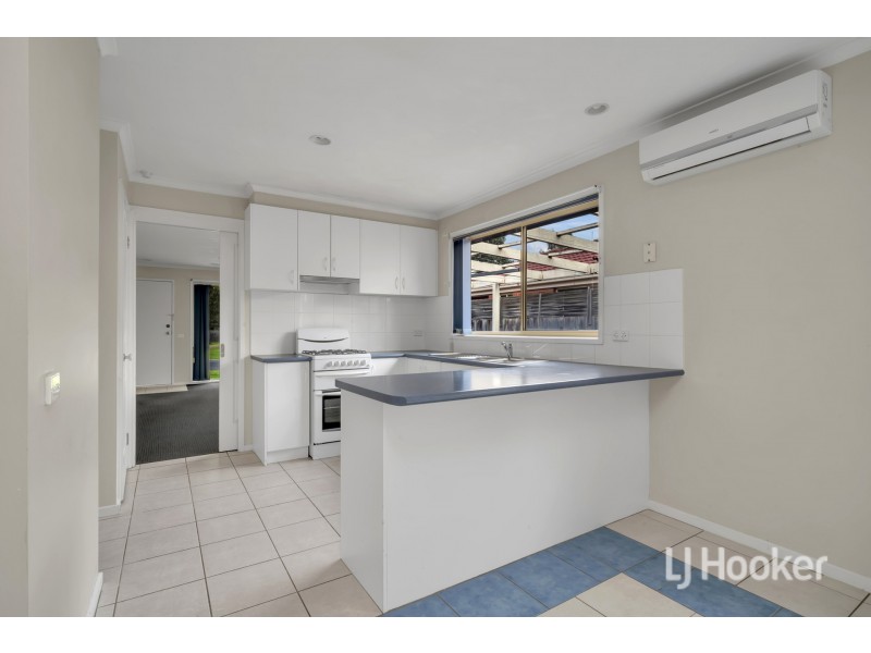 90 Oaktree Drive, Hampton Park VIC 3976