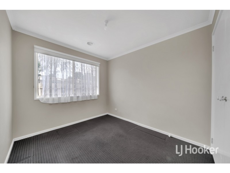 90 Oaktree Drive, Hampton Park VIC 3976