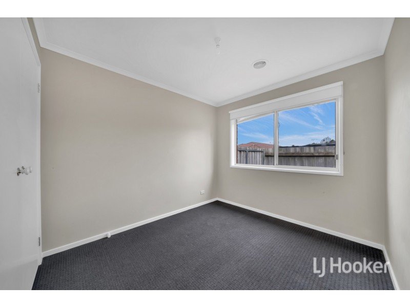 90 Oaktree Drive, Hampton Park VIC 3976