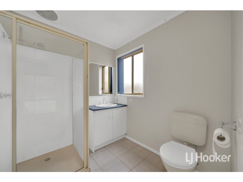 90 Oaktree Drive, Hampton Park VIC 3976