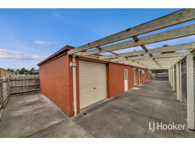90 Oaktree Drive, Hampton Park VIC 3976