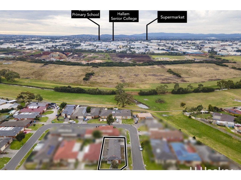 90 Oaktree Drive, Hampton Park VIC 3976