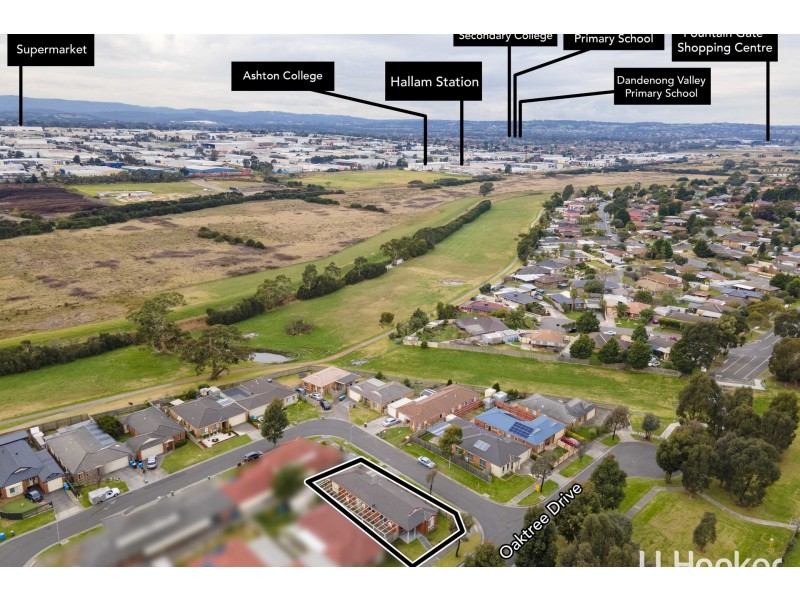 90 Oaktree Drive, Hampton Park VIC 3976