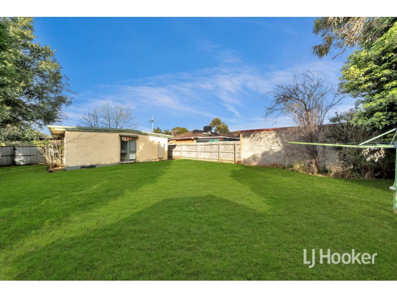 15 Lorna Street, Cranbourne VIC 3977