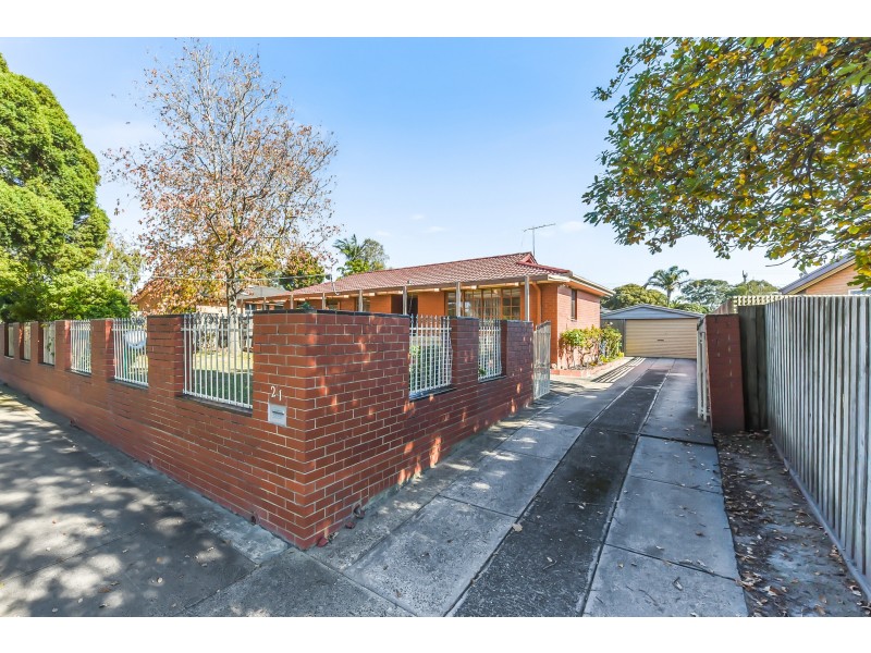 21 Green Valley Crescent, Hampton Park VIC 3976