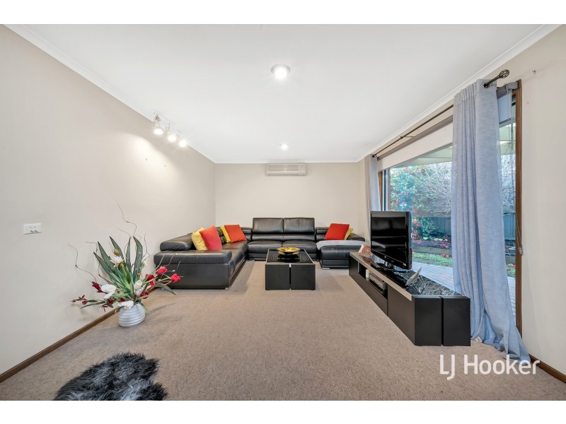 12 Adam Court, Pakenham VIC 3810