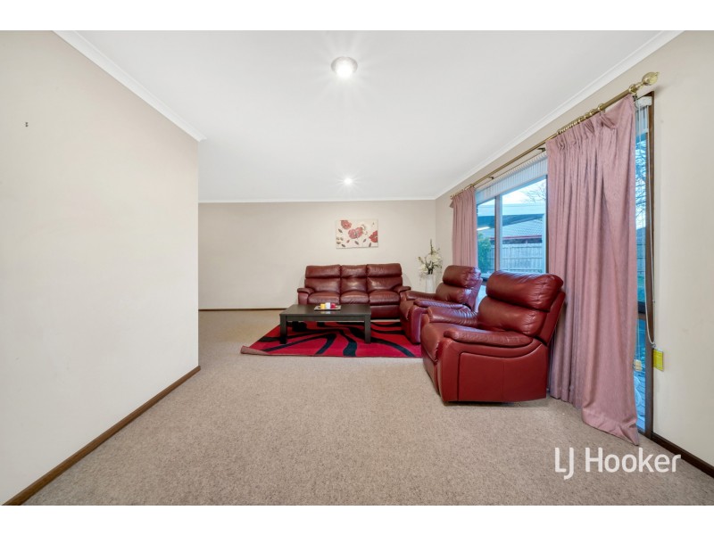 12 Adam Court, Pakenham VIC 3810