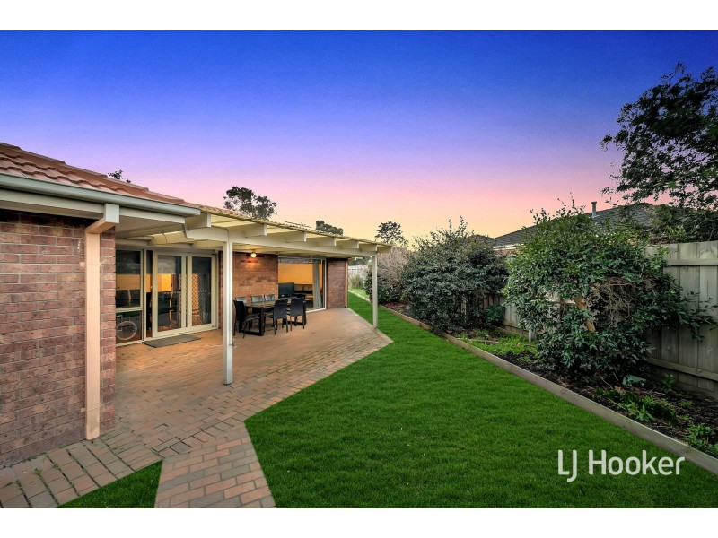 12 Adam Court, Pakenham VIC 3810