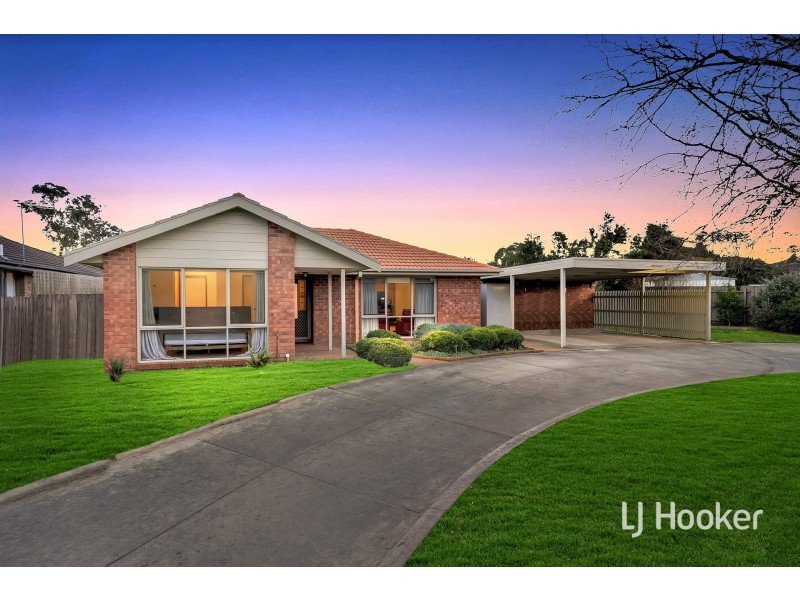 12 Adam Court, Pakenham VIC 3810