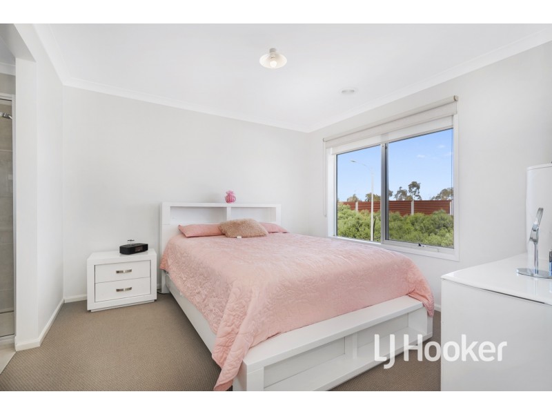 73 Beatrix Circuit, Officer VIC 3809