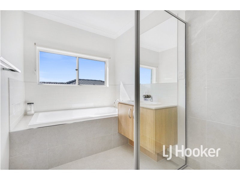 73 Beatrix Circuit, Officer VIC 3809