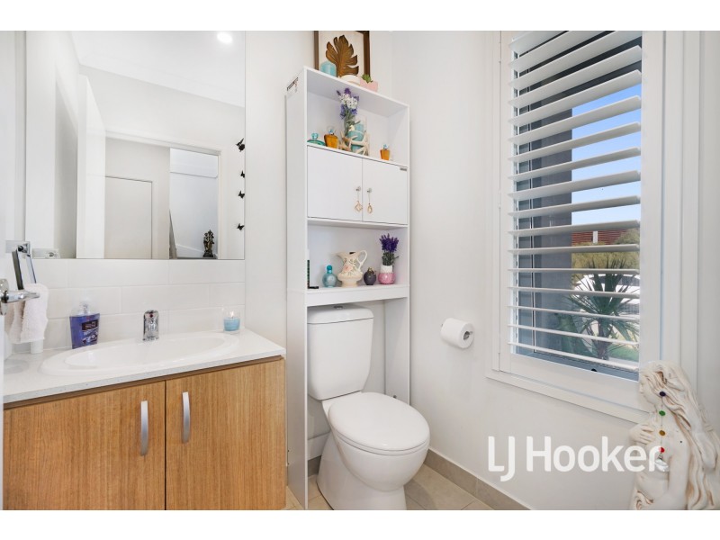 73 Beatrix Circuit, Officer VIC 3809