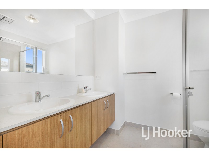 73 Beatrix Circuit, Officer VIC 3809