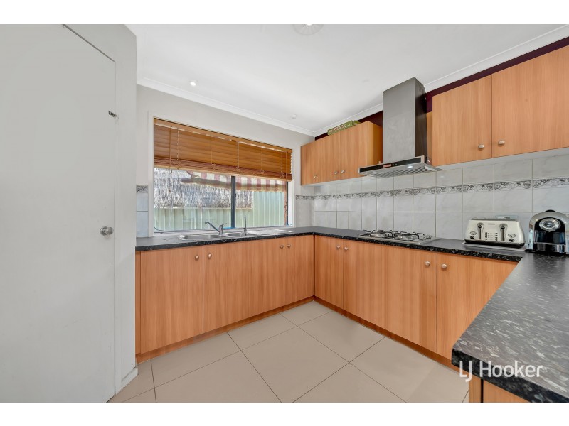 23 Horsham Drive, Cranbourne East VIC 3977