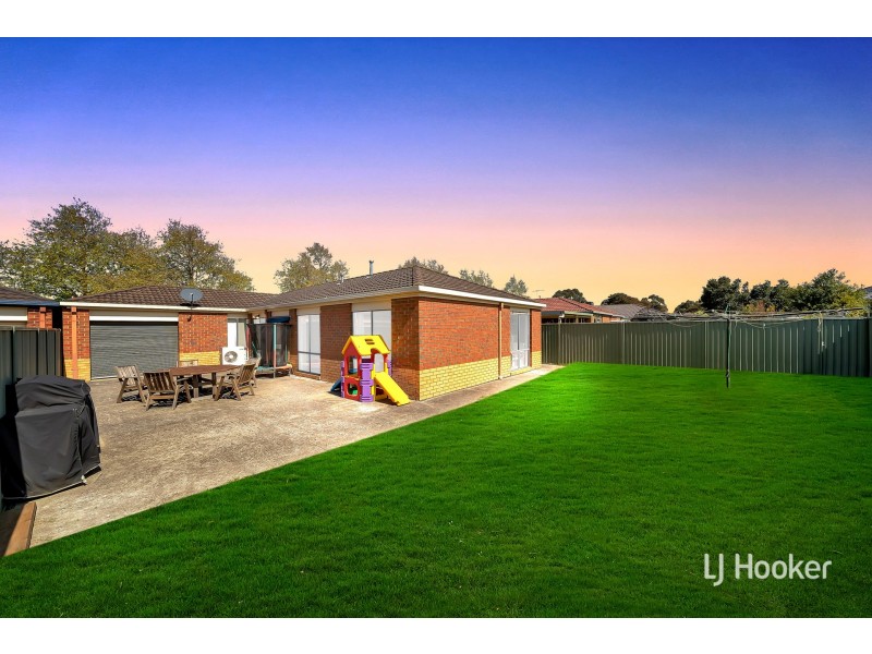 23 Horsham Drive, Cranbourne East VIC 3977