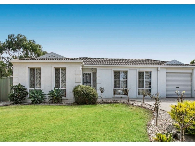 31 Masterton Place, Cranbourne East VIC 3977