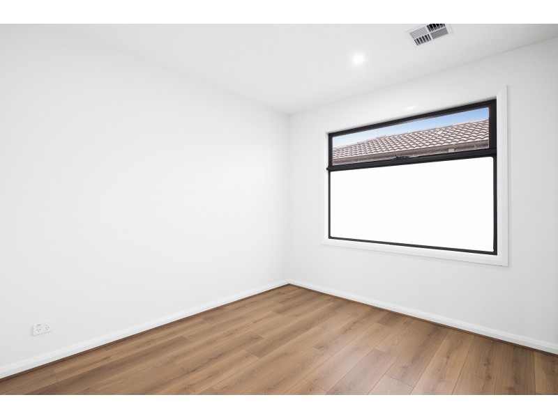 2/12 McLennan Street, Eumemmerring VIC 3177