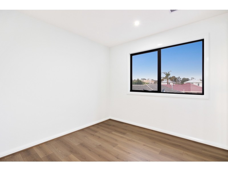 2/12 McLennan Street, Eumemmerring VIC 3177