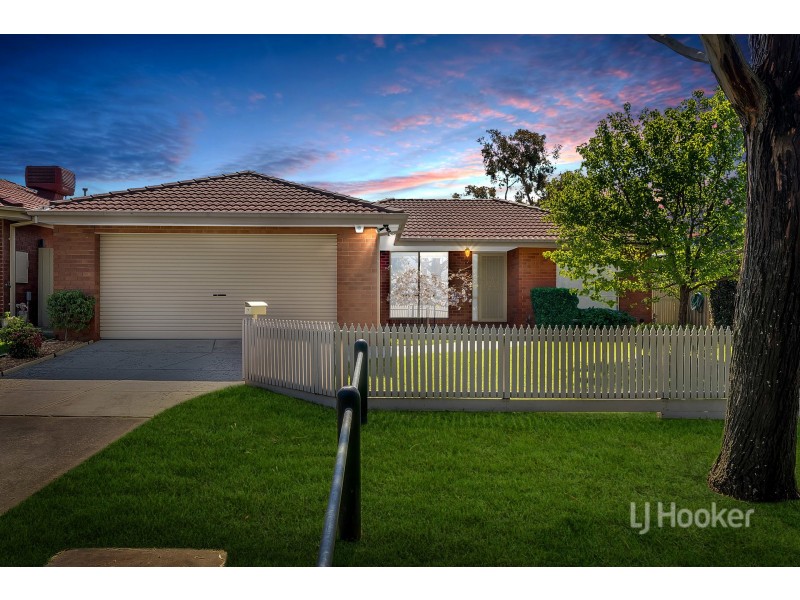 7 Waltham Mews, Cranbourne East VIC 3977