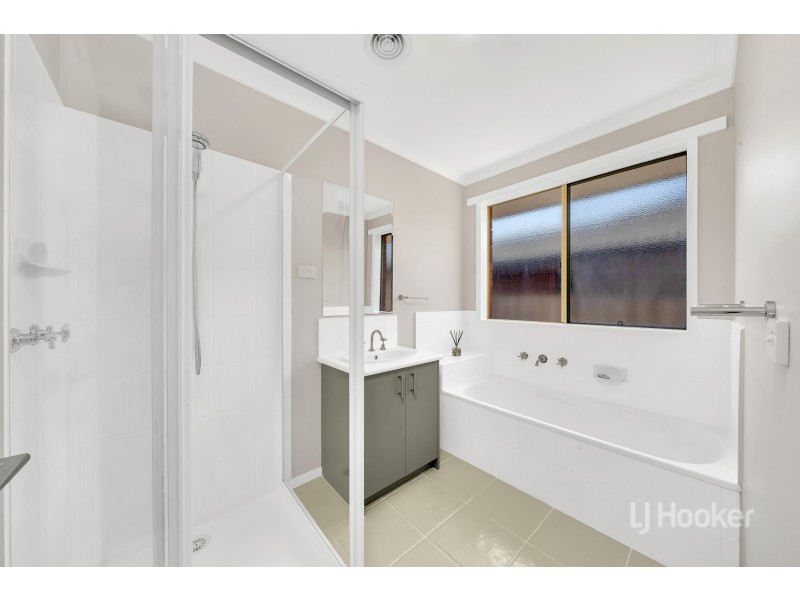 7 Waltham Mews, Cranbourne East VIC 3977