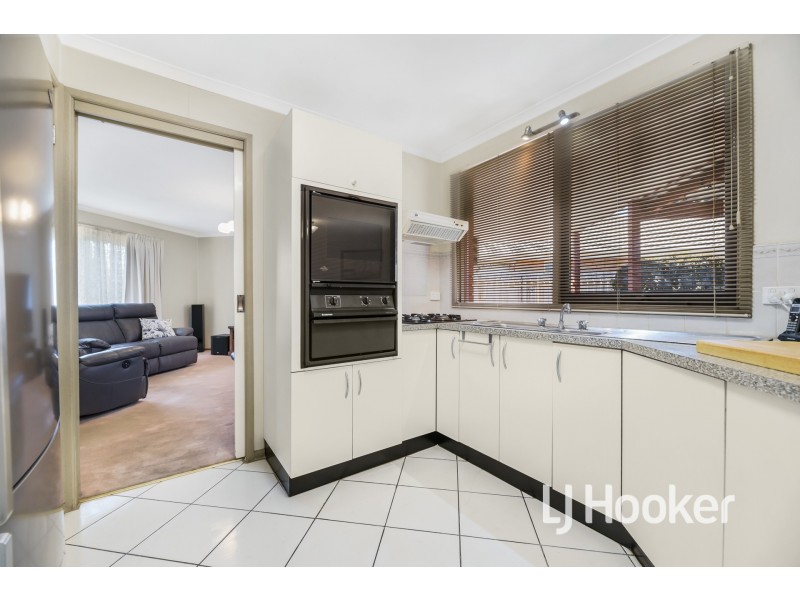17 Justin Circuit, Hampton Park VIC 3976