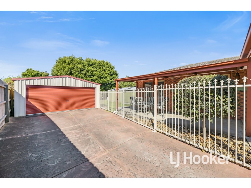 17 Justin Circuit, Hampton Park VIC 3976