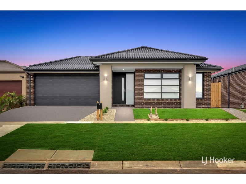 22 Burnett Way, Clyde North VIC 3978