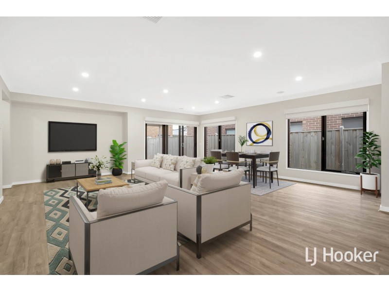 22 Burnett Way, Clyde North VIC 3978