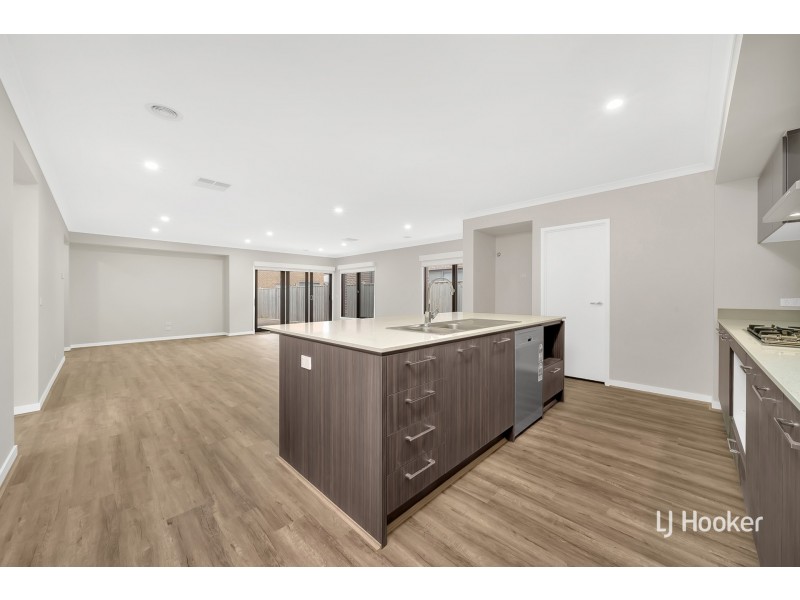 22 Burnett Way, Clyde North VIC 3978